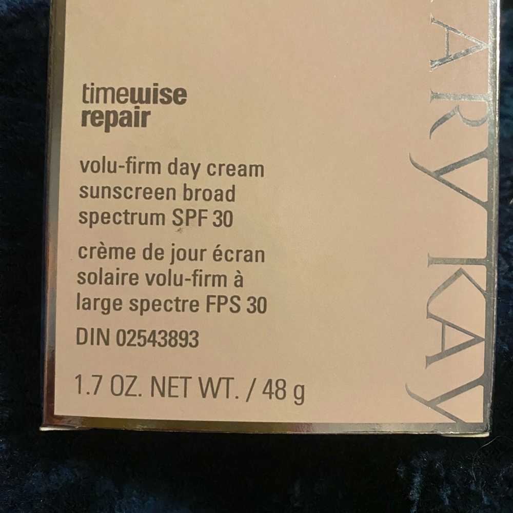 Mary Kay Volu-Firm Day Cream SPF 30